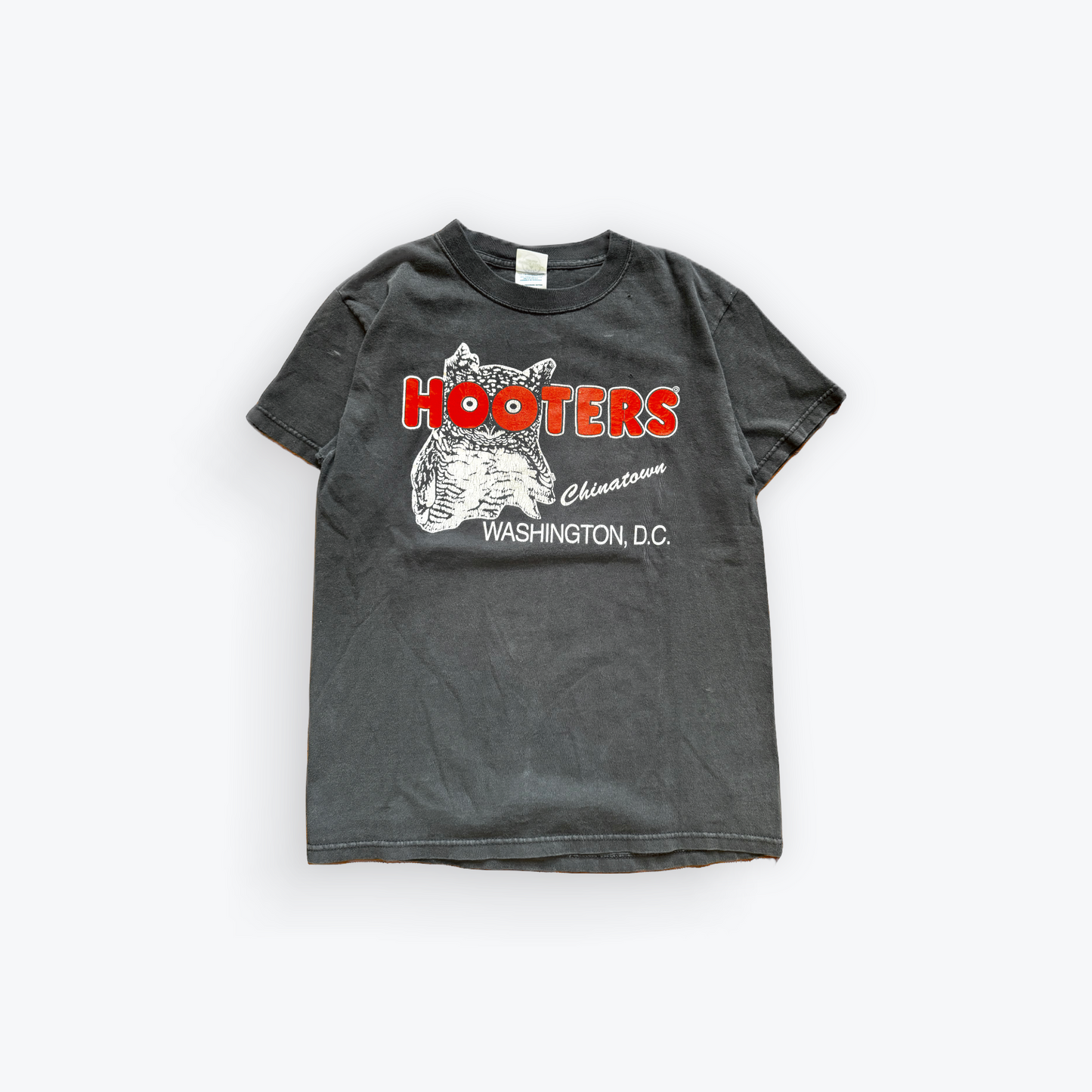 Vintage 00's Hooter's Chinatown Washington DC Shirt